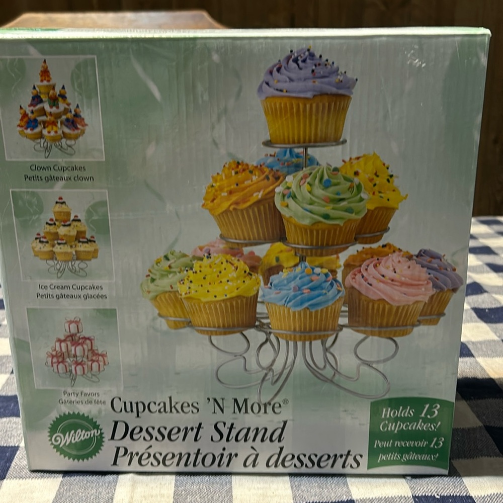 Wilton cupcakes stand - Picture 1 of 5